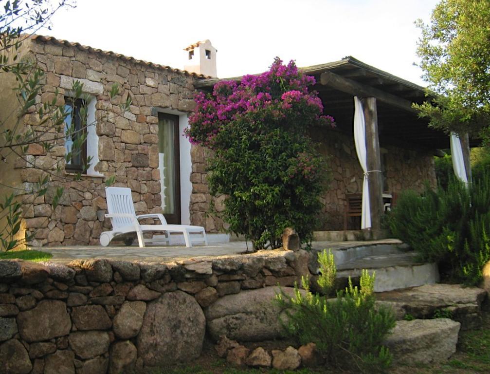 Le Tre Pietre Baja Sardinia Exterior foto