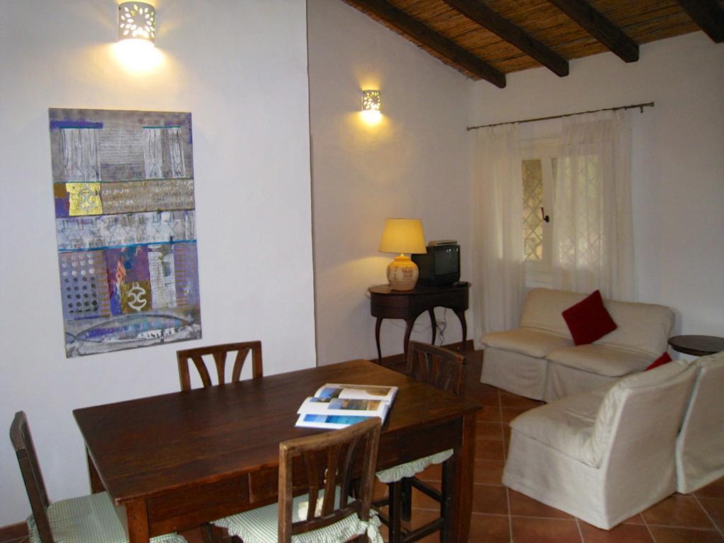 Le Tre Pietre Baja Sardinia Exterior foto
