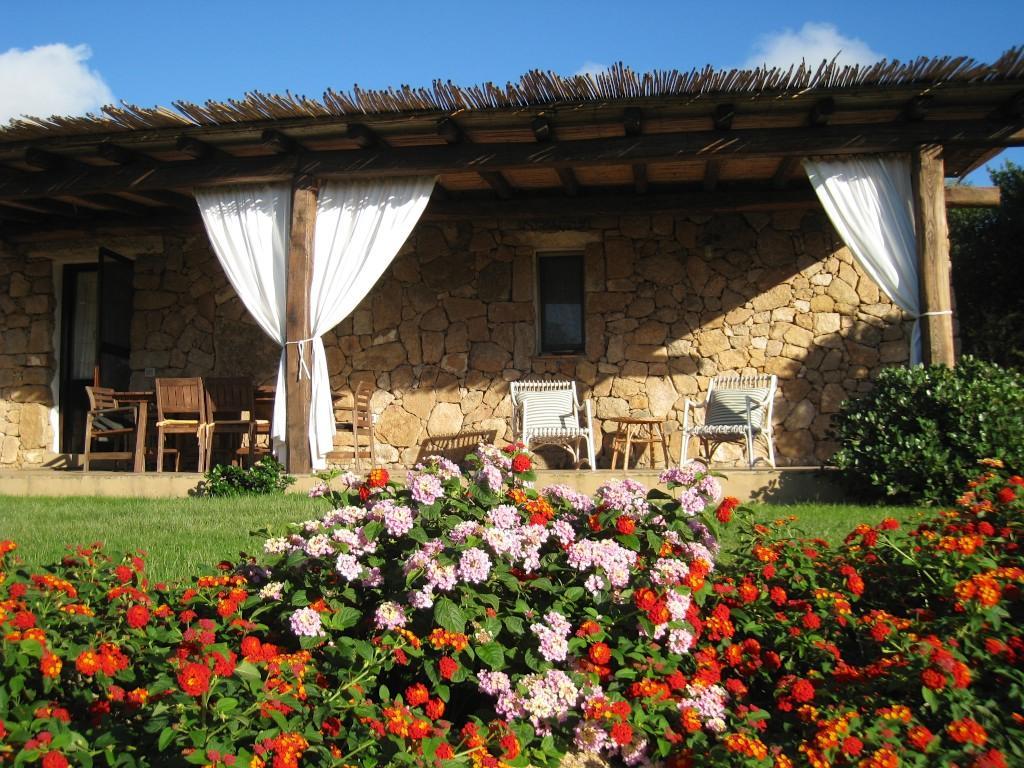 Le Tre Pietre Baja Sardinia Exterior foto